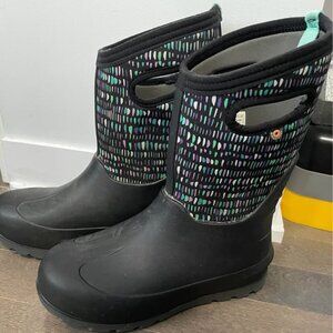 **SOLD** BOGS WINTER BOOTS - UNISEX - 6 BIG KID